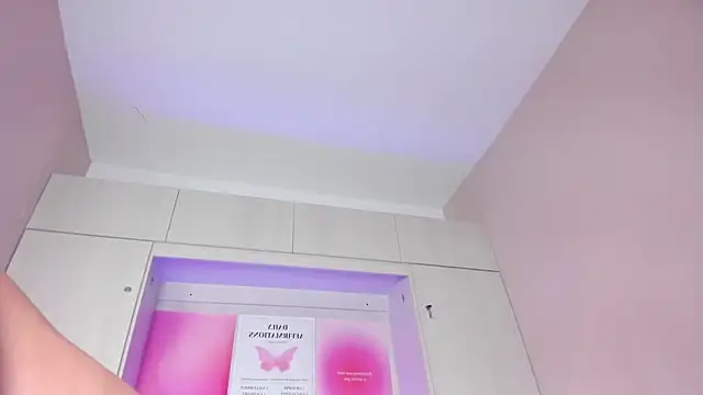 ChloeWiilloww's Live XXX Chat