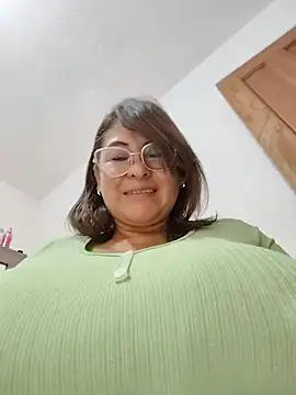 XXX chat uživo modela AlexxiaaMat