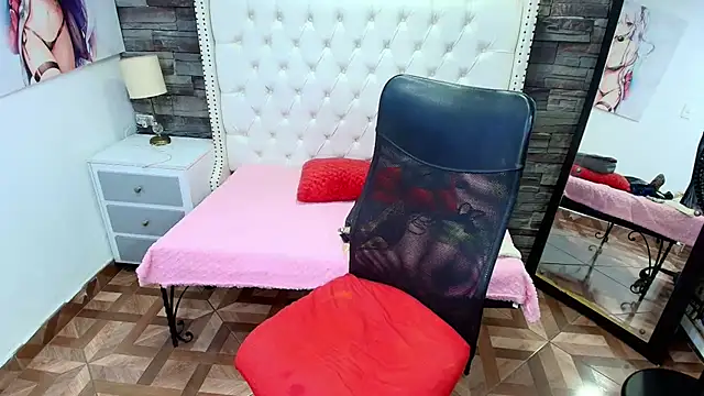 TRINY_TS Live XXX-Chat
