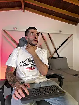 Chat +18 de Rafael_Mendezz ao vivo