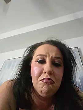 Chatroom XXX en direct de CreamVixen