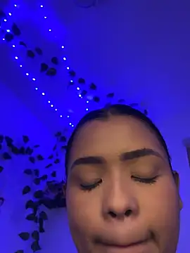 EbonyStarsのライブXXXチャット
