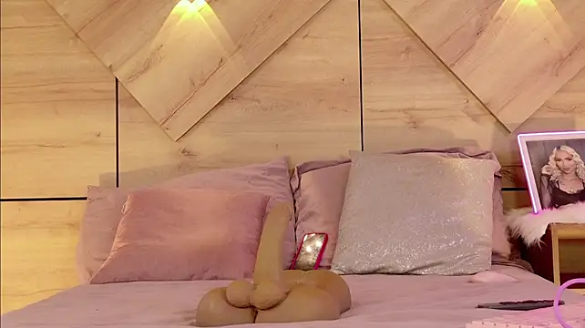 XXX chat uživo modela ChannelCrawford