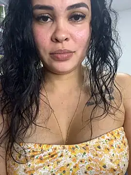 FOX_LATINA's Live XXX Chat