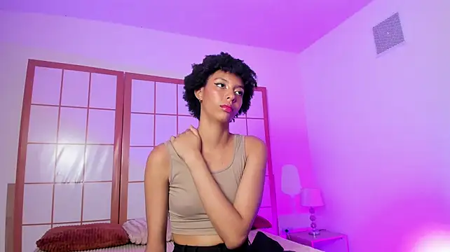 Kiara_Kamau_XXXのライブXXXチャット