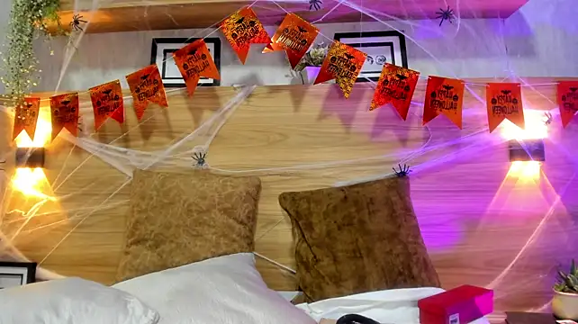 MilyClem 现场XXX聊天