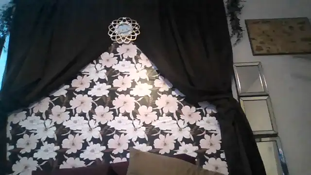 WhisperingMayaFairs2U's Webcam Show