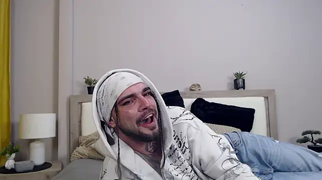 KaneHunter Adlı Modelin Canlı XXX Sohbeti