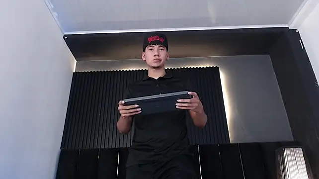 Chat XXX en directo de Dominic_ghost