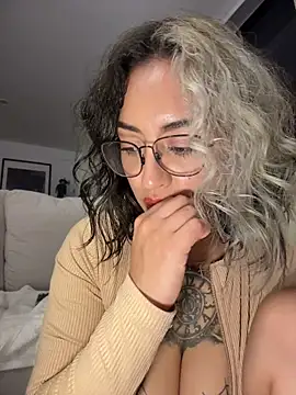 Rae_Lil_White Chat XXX live