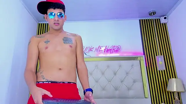 McKinley_Snake Live XXX-chat