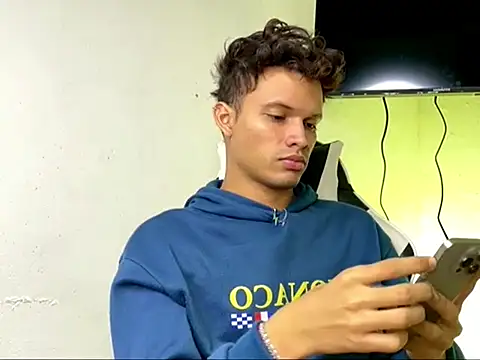 AlexxxGod Adlı Modelin Canlı XXX Sohbeti
