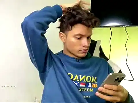 AlexxxGod Adlı Modelin Canlı XXX Sohbeti