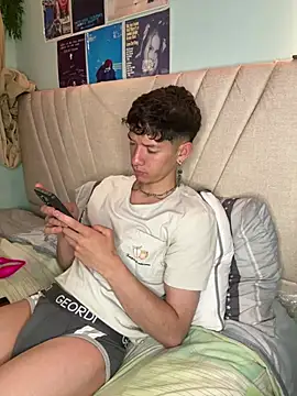 heyy_noah11 Adlı Modelin Canlı XXX Sohbeti