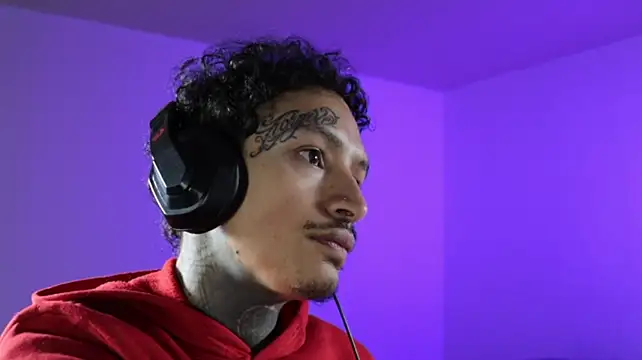 צ'אט XXX בשידור חי של trieone
