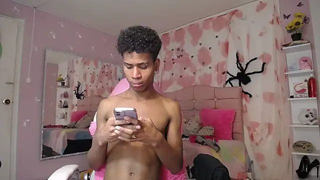Chatroom XXX en direct de Santy_bigcock_01