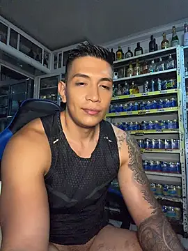 OliverWest04 XXX чат на живо