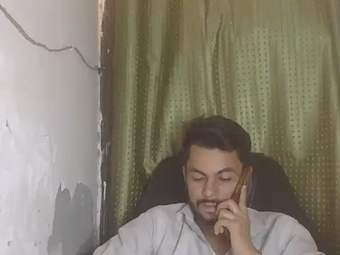 Stubborndesiboy live XXX chat