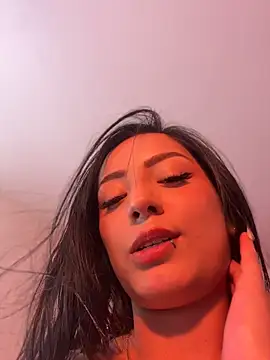 Melii_1 Show in webcam