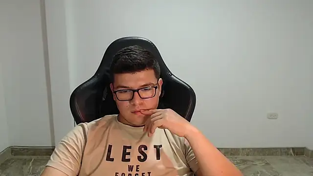 Plug_Control Live XXX Chat