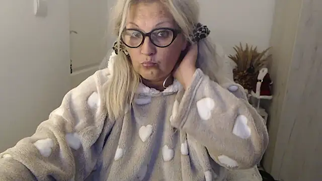 Chat XXX en directo de Divineblond