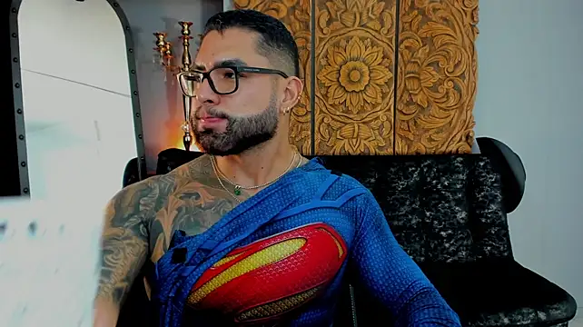 Aaron_Vega Show in webcam