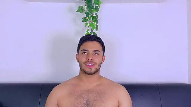 Chatroom XXX en direct de TylerWest_