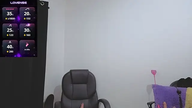 Živý XXX chat Kiara-Rider