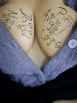 XXX chat uživo modela CherryDerry