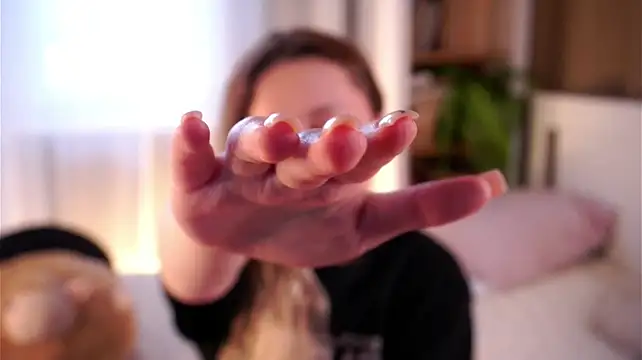 MirevexaOne's Live XXX Chat