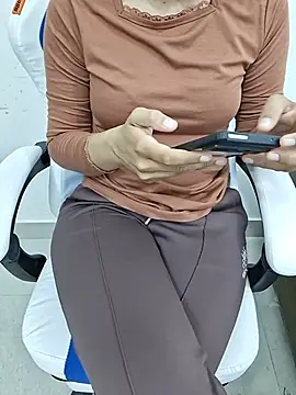 gurpreet_0 Adlı Modelin Canlı XXX Sohbeti