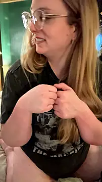 thatcutegirlwtheglasses' Live XXX Chat