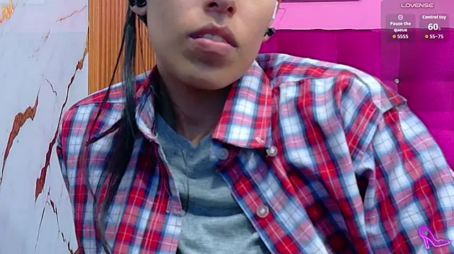 yourcuteneighbourr's Live XXX Chat