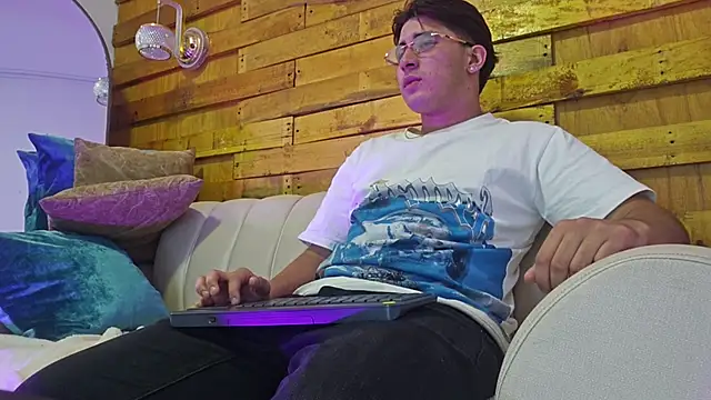 Chat +18 de sam_vitali ao vivo