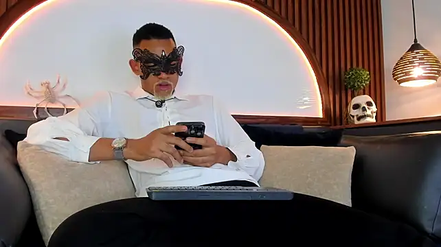 B_WildのライブXXXチャット