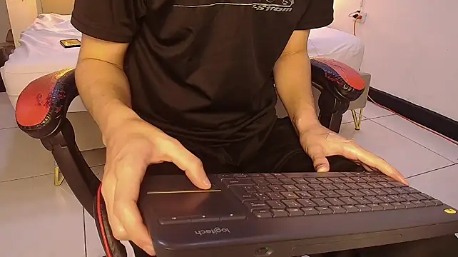 MaxLeons webcam show