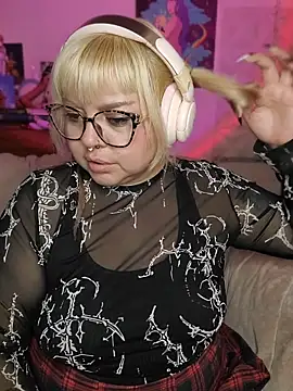 Chat +18 de Satyn_doll ao vivo