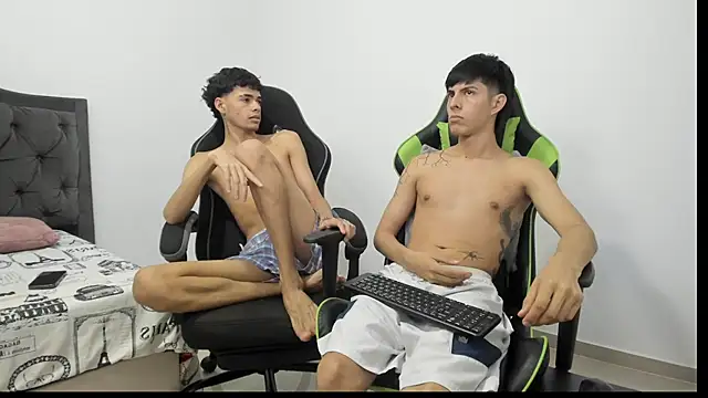 Estiv18_'s Live XXX Chat