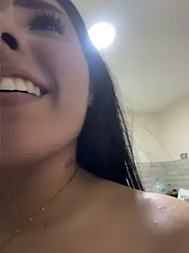 LovelyEyess লাইভ XXX চ্যাট