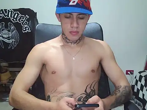 XXX chat uživo modela David_LongVibe