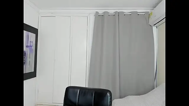 XXX chat uživo modela Logan_jake