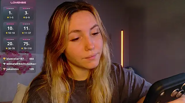 LunaXBaddie Chat XXX in diretta
