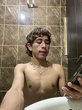 Ronny_Hot12 élő XXX-chatje