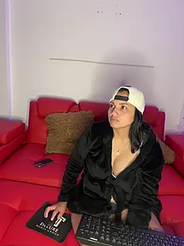 Agatha_Atenea11 Adlı Modelin Canlı XXX Sohbeti
