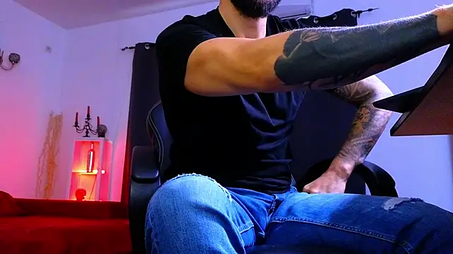 MightyAaron66's Live XXX Chat