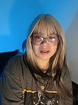 Melodii-22's Live XXX Chat