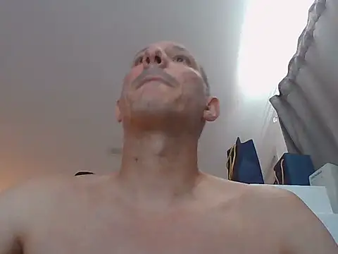הופעת וובקאם של AuroraSeychelles