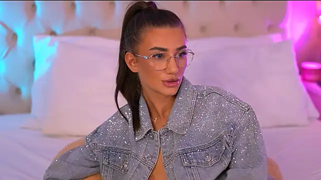 AlessiaHart Chat XXX live
