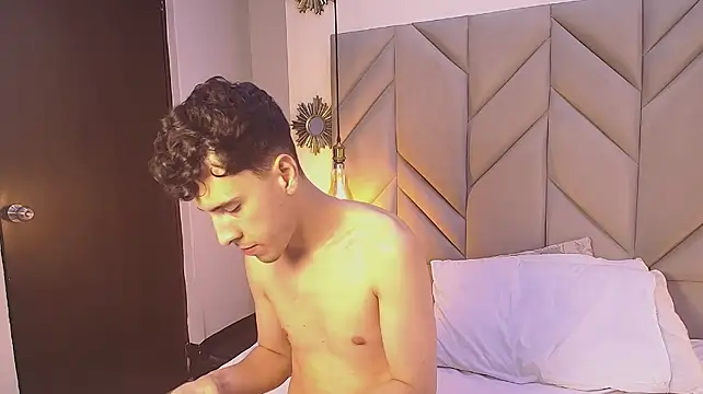 MaxLeons Adlı Modelin Canlı XXX Sohbeti