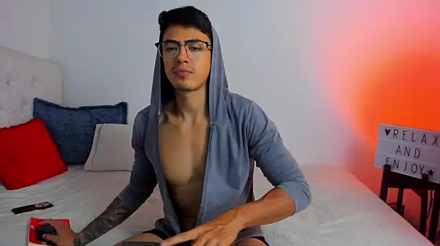 Caramelo_Bryan's Live XXX Chat